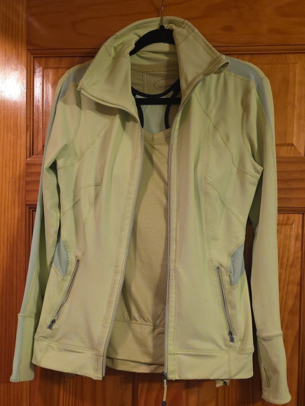Light Green Women’s Zip-Up Jacket, Pants, Shirt And Sports Bra BUNDLE